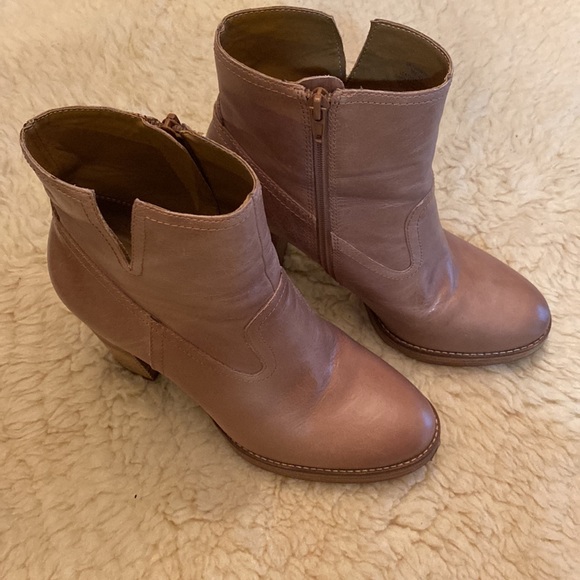 Lucky Brand Heeled Pumps Macaroon Tan Leather Women’s size 9 EUC with box - Picture 8 of 13